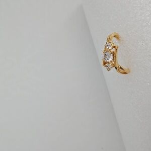 Triple Rhinestones on Size 7 Goldtone Ring